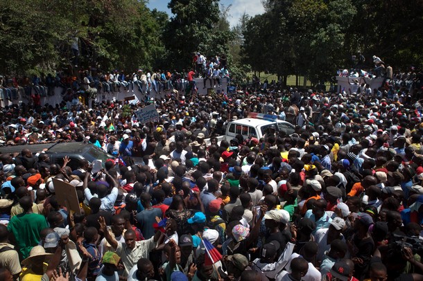 La foule venue accueillir l'ancien président Jean-Bertrand Aristide