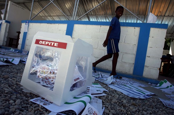 Un centre de vote dans l'après-midi du 28 novembre 2010