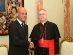 Martelly au Vatican avec mgr Bertone