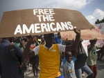 Manifestation contre l'enlèvement des missionnaires Américains